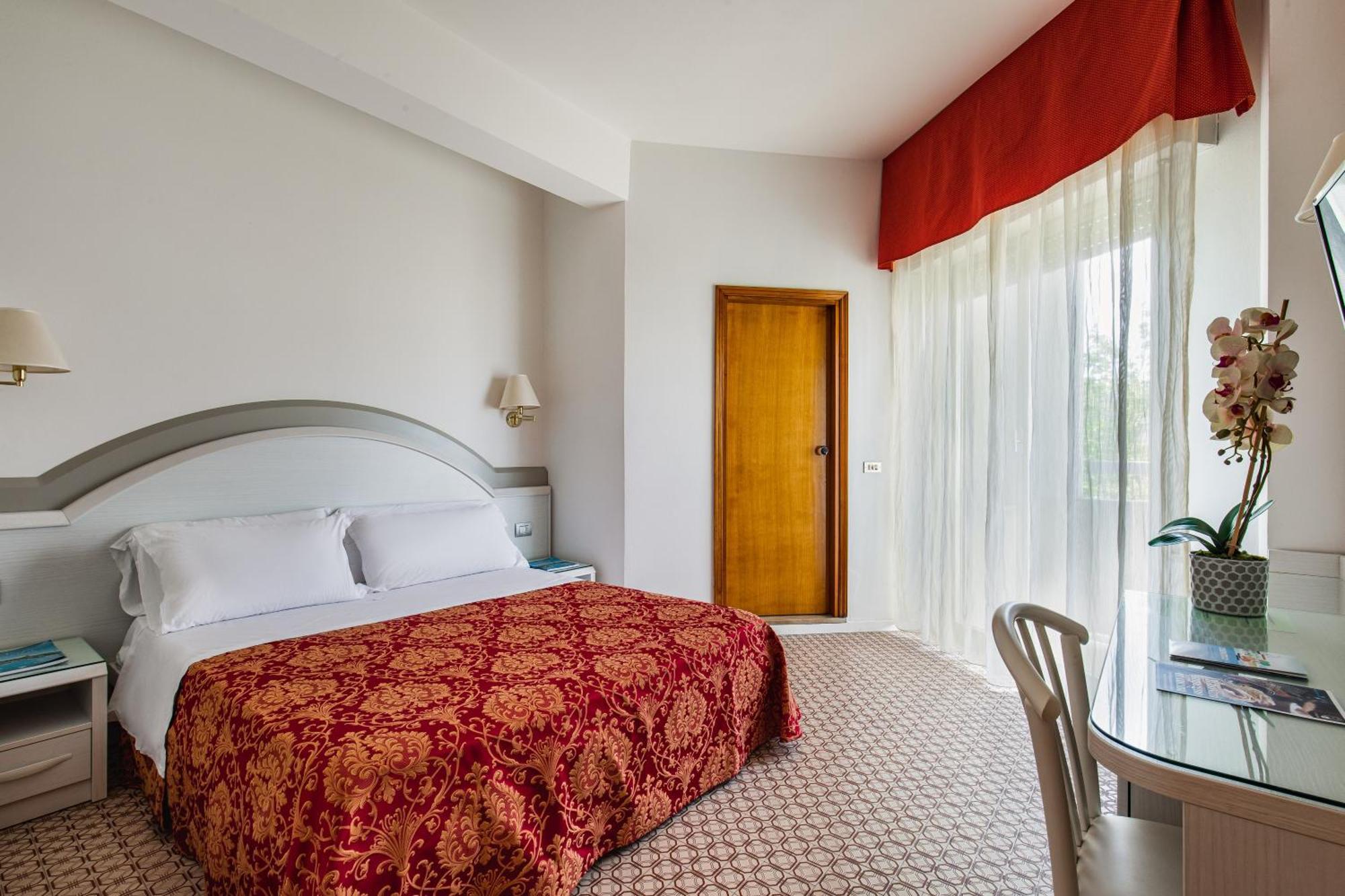 Hotel Caravelle 切塞纳蒂科 外观 照片