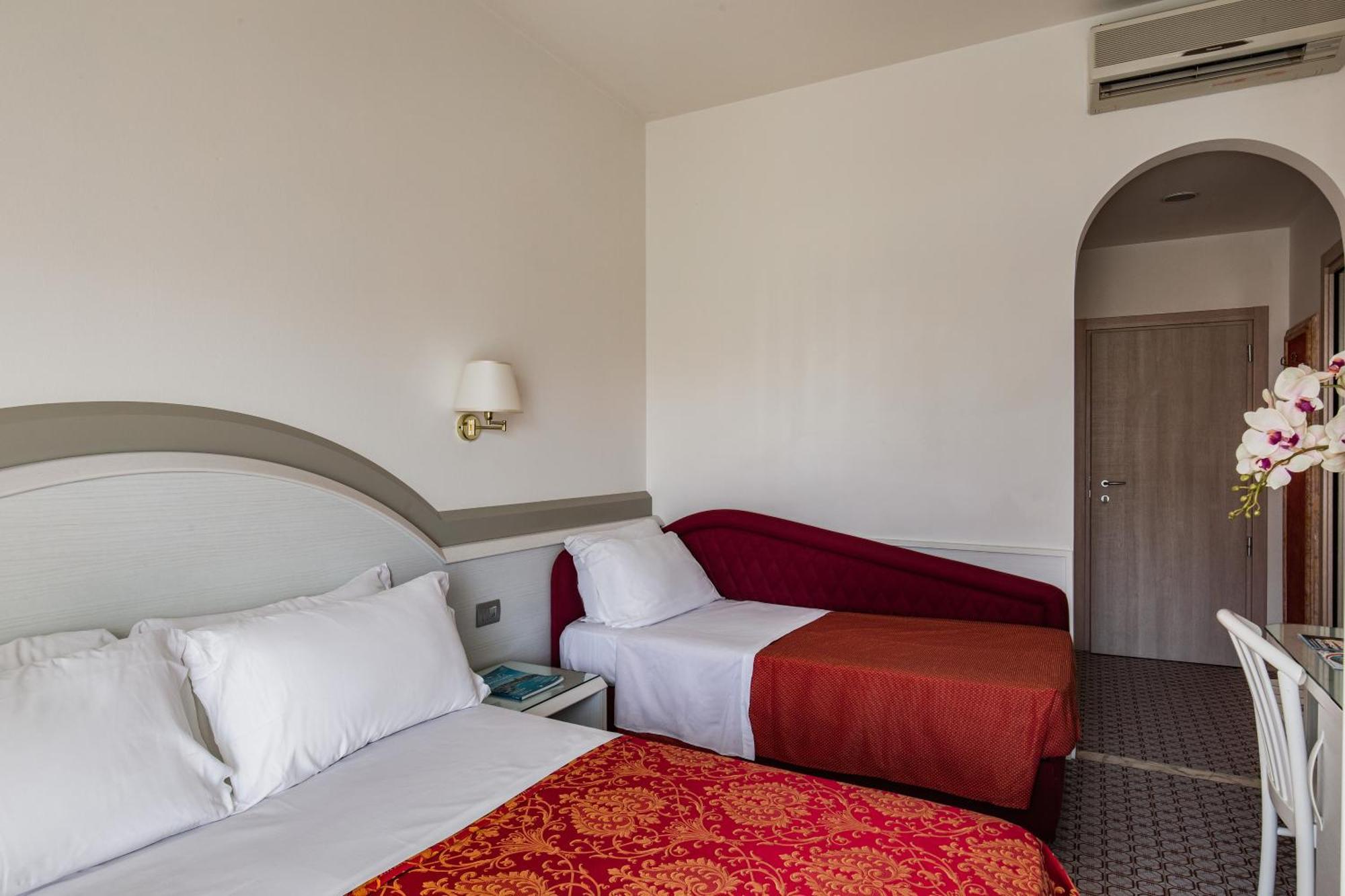 Hotel Caravelle 切塞纳蒂科 外观 照片
