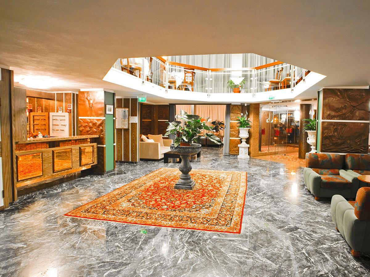 Hotel Caravelle 切塞纳蒂科 外观 照片